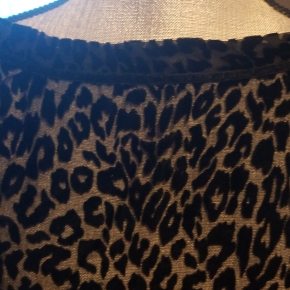 Elegant Black Top - Picture 2 of 5